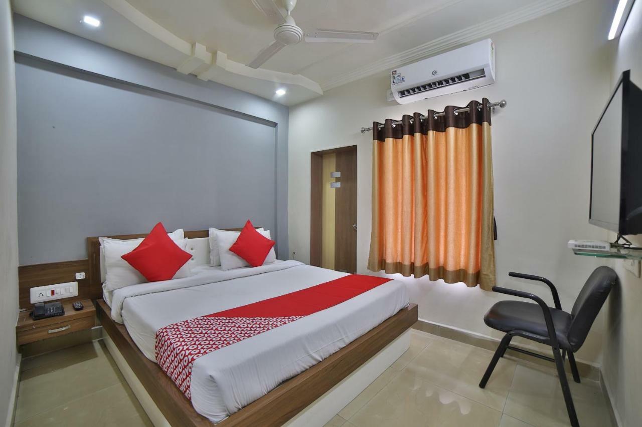 Oyo 41929 Hotel Loyal Residency Jāmnagar Chambre photo
