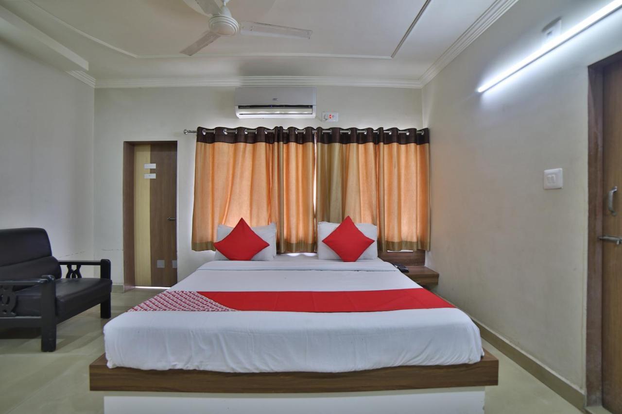 Oyo 41929 Hotel Loyal Residency Jāmnagar Extérieur photo
