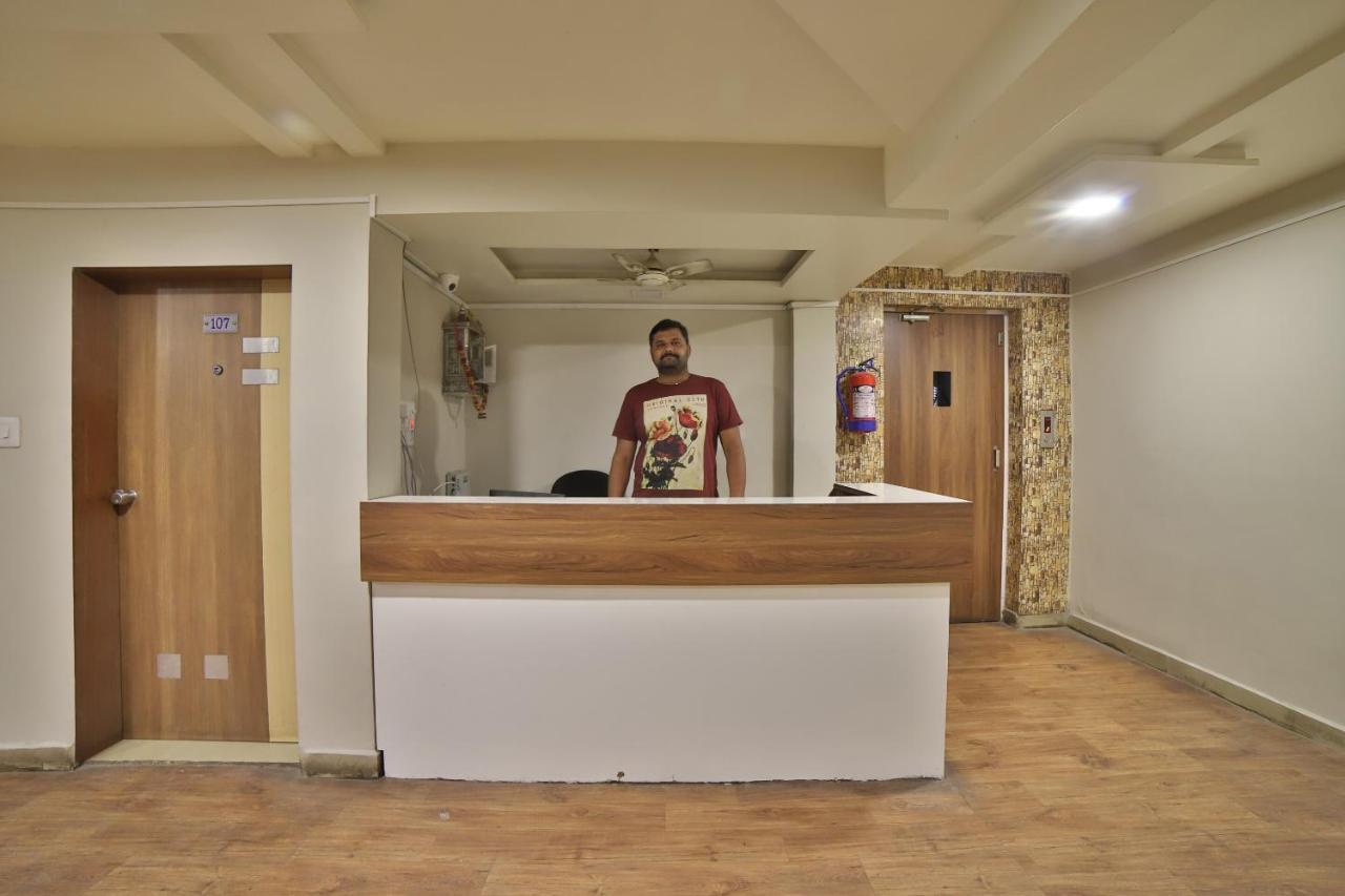 Oyo 41929 Hotel Loyal Residency Jāmnagar Extérieur photo