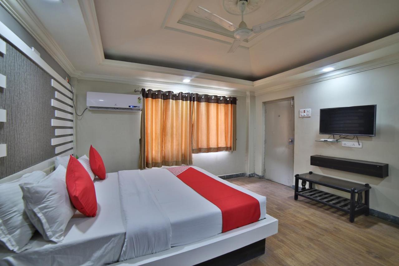 Oyo 41929 Hotel Loyal Residency Jāmnagar Extérieur photo