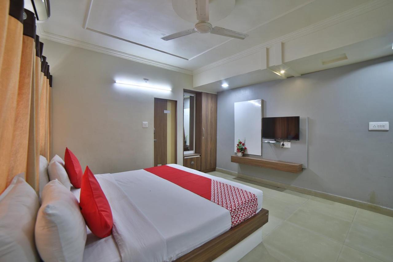 Oyo 41929 Hotel Loyal Residency Jāmnagar Extérieur photo