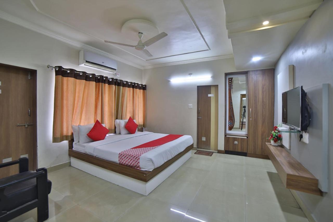 Oyo 41929 Hotel Loyal Residency Jāmnagar Extérieur photo