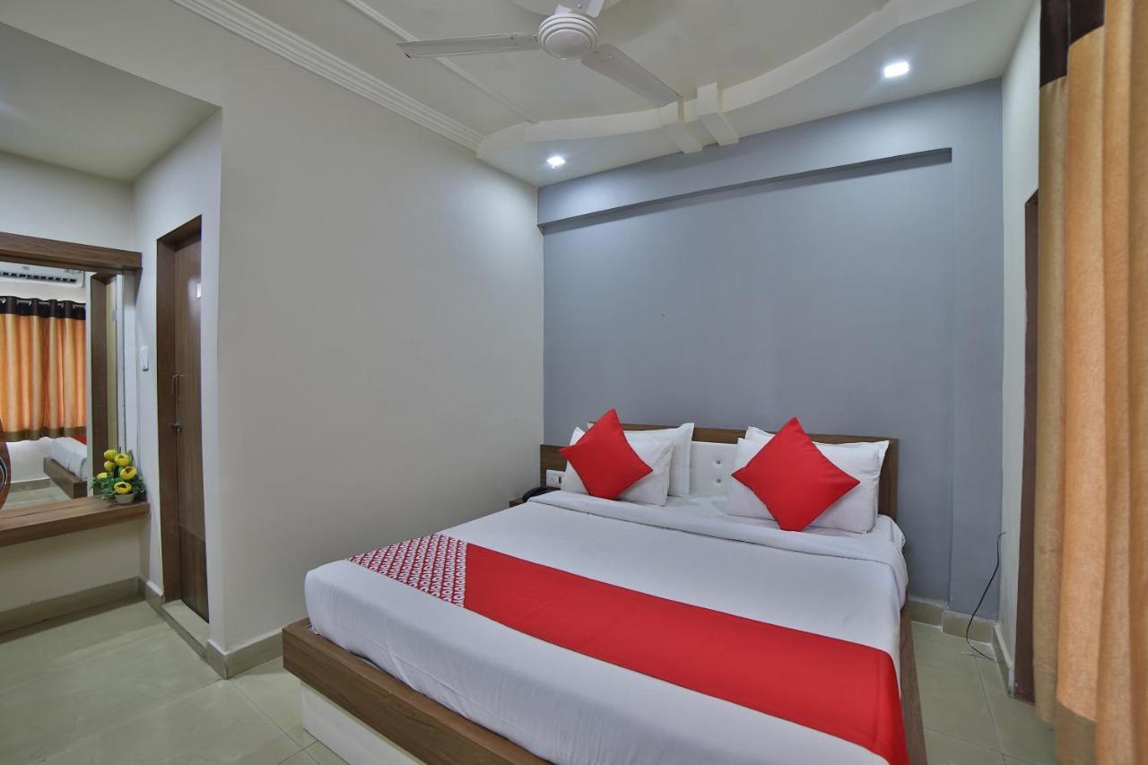 Oyo 41929 Hotel Loyal Residency Jāmnagar Extérieur photo