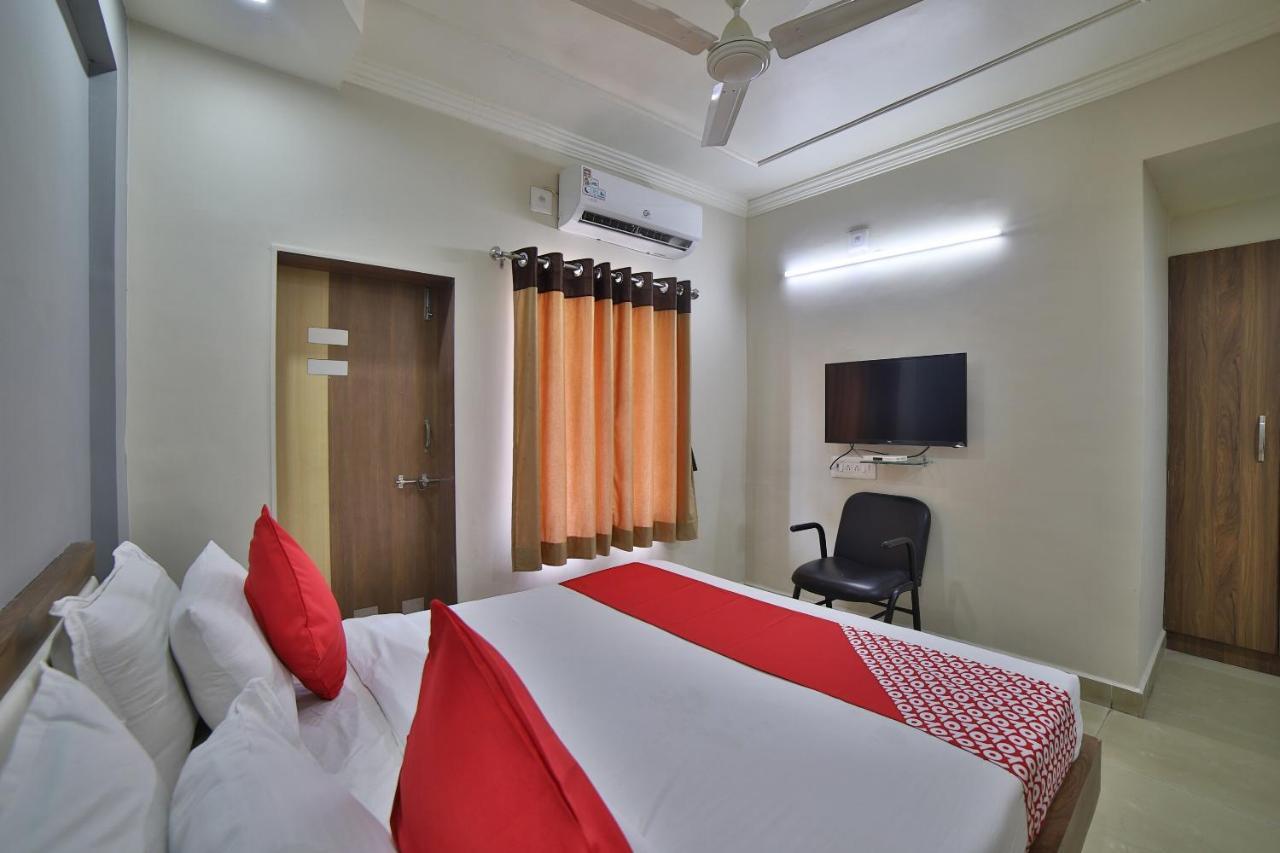Oyo 41929 Hotel Loyal Residency Jāmnagar Extérieur photo