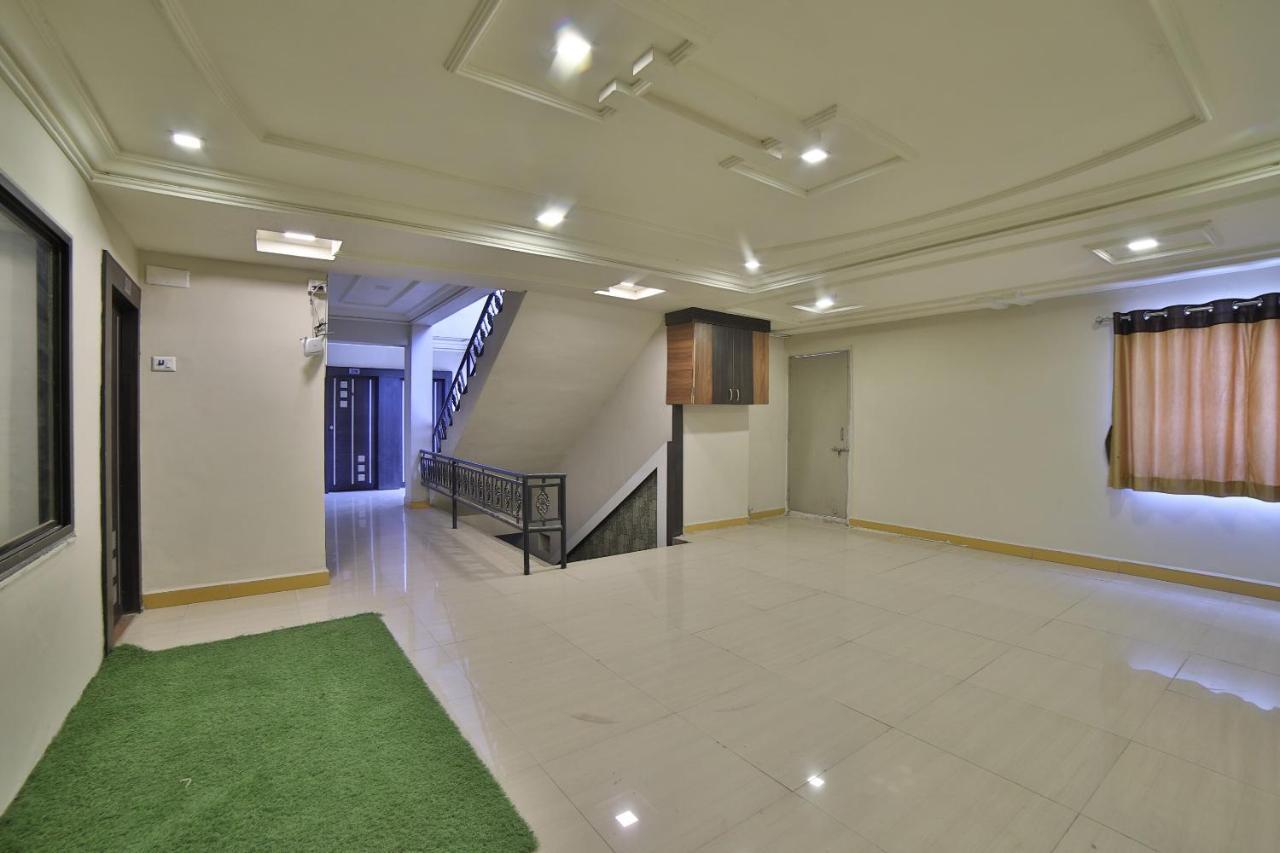 Oyo 41929 Hotel Loyal Residency Jāmnagar Extérieur photo