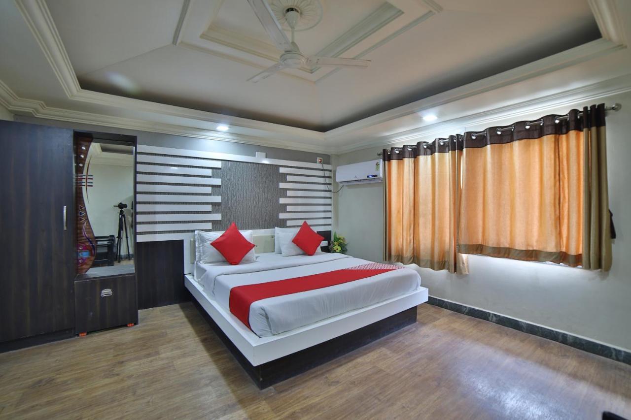 Oyo 41929 Hotel Loyal Residency Jāmnagar Extérieur photo